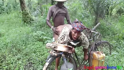 Some Where In Africa ,the Yoruba House Wife Bbw Caught Fucking By The Village Palm Wine Tapper On Her Way To Market, He Convince Her Because Of His Palm Wine And Fucked Her Rough On The Road Side. ( 1)full Video On ️xvideo Red (patricia 9ja) 12 Min