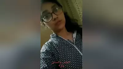 Today Exclusive-paki Girl Shows Her Boobs