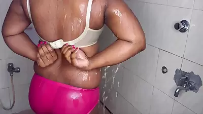 Teen Mallu Girl Bathing And Boobs Massage
