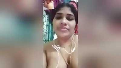 Sexy Bhabhi Shows Her Boobs On Vc 1