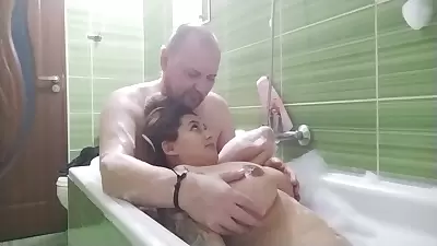 Big Tits Pregnant Girl Take Bath With Her Man He Play With Pussy