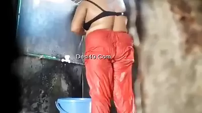 Exclusive- Indian Bhabhi Bathing Capture By