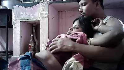 Indian House Wife Hot Big Boobs Show And Pressing