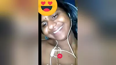 Today Exclusive- Sexy Tamil Bhabhi Showing Her Boobs And Pussy To Lover On Video Call