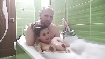 Big Tits Pregnant Girl Take Bath With Her Man He Play With Pussy