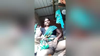 Today Exclusive- Desi Bhabhi Showing Her Ass And Pussy On Video Call 2