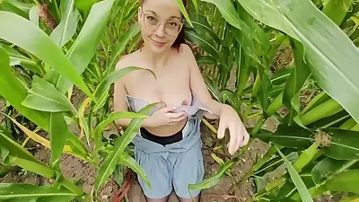 Blowjob And Facial In A Corn Field