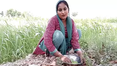 Desi Indian Girl Aam Chori Krny Ai Pakar K Chod Daala