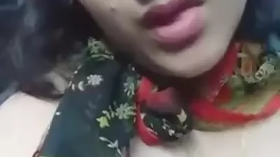 Bangladeshi Call Girl Mitu Showing Her Tits