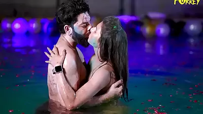 Holi Me Bhabhi Ke Sath Kiya Ganda Kaam Swimming Pool Me Sex