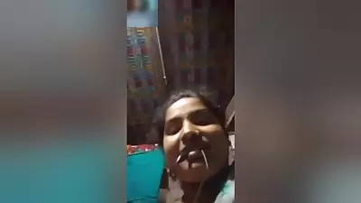 Today Exclusive- Desi Bhabhi Showing Her Boobs To Lover Video Call