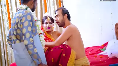 Desi Bade Dudhwali Nai Nawali Dulhan Ko Pati Ke Samne Uska Ex Boyfriend Chod Diya ( Hindi Audio )