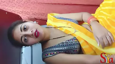 Indian Siya Bhabhi Honeymoon In Train With Strange Passenger