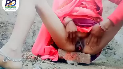 Desi Village Bhabhi Saree Fingering And Boobs