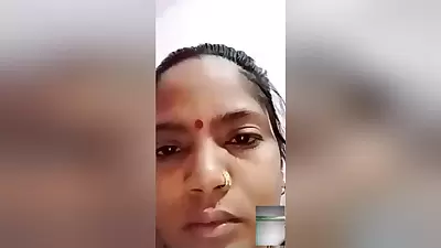 Bhabhi Showing Video Call