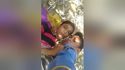 Today Exclusive- Desi Lover Outdoor Fucking