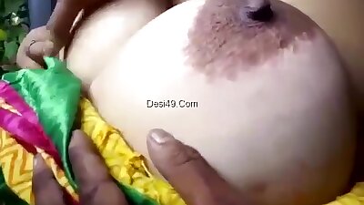 Exclusive- Sexy Look Tamil Wife Blowjob And Hubby Pressing Her Big Boobs