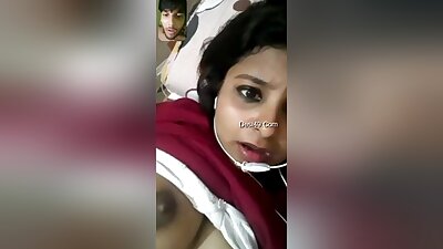Today Exclusive- Super Sexy Look Desi Girl Showing Her Boobs To Lover On Video Call
