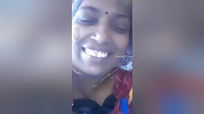Today Exclusive-mature Bhabhi Showing Her Boobs On Video Call 2