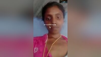 Today Exclusive- Tamil Wife Showing Her Boobs On Video Call