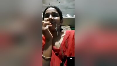 Horny Bahbhi Shows Her Pussy On Vc