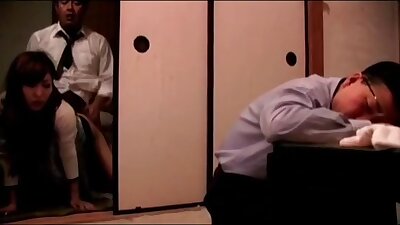 Japanese wife fucked next to husband (Full: bit.ly/2PhtJTr)