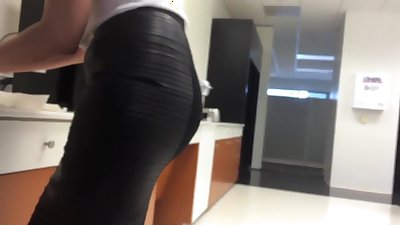 Delicious latina coworker candid ass in pencil skirt