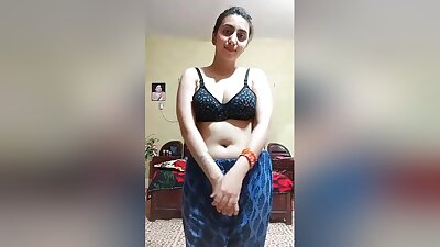 Sexy Paki Girl Shows Her Boobs 5